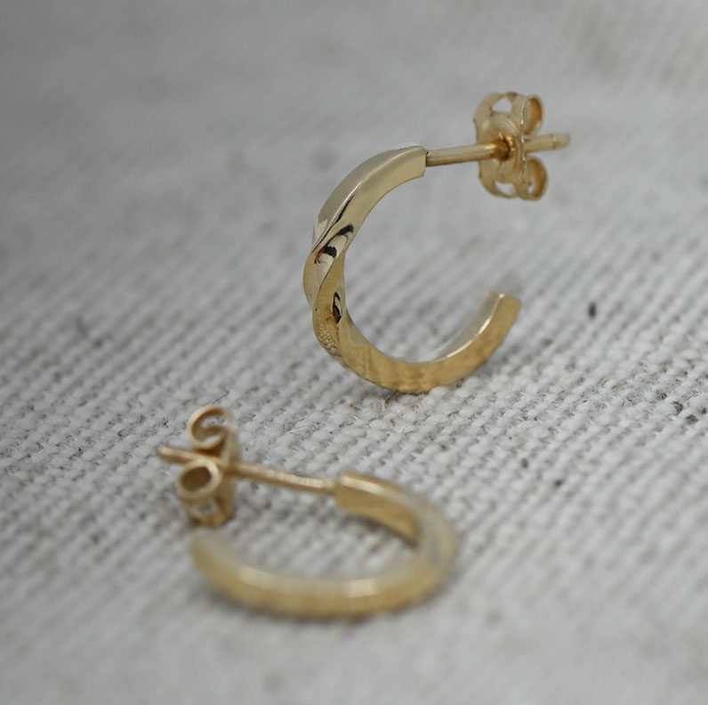23697-yellow-gold-mobius-twist-hoop-earrings_9.jpg