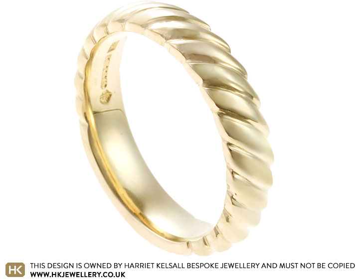 Paola's 9ct yellow gold twisting detail wedding ring