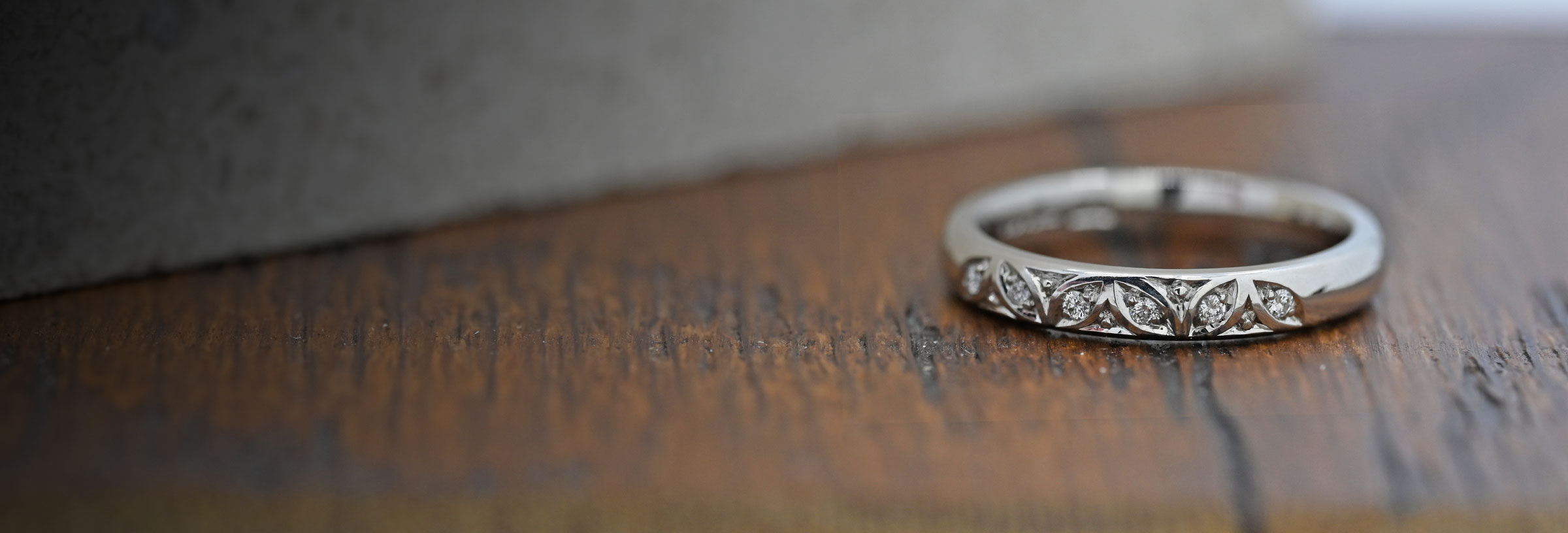 platinum-eternity-ring-with-brilliant-cut-diamonds-and-decorative-beading