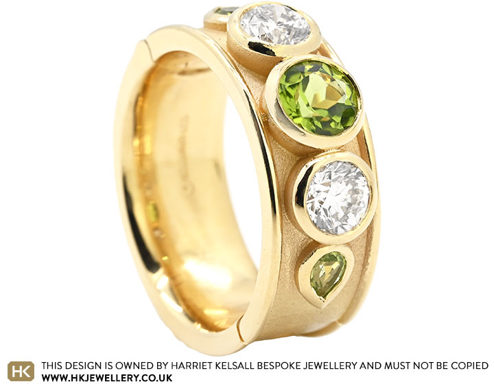 Diane's 18ct Yellow Gold Diamond and Peridot Hinge Ring