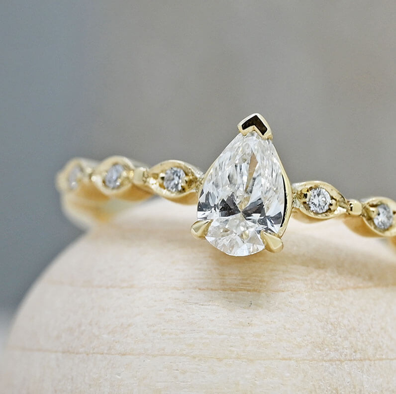 24925-yellow-gold-pear-cut-diamond-engagement-ring-with-marquise-shaping_9.jpg