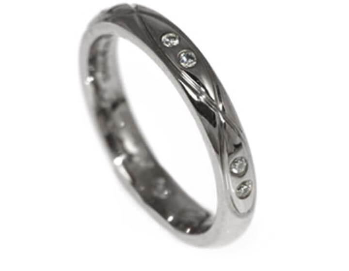 Kates 18ct white gold and diamond commitment ring