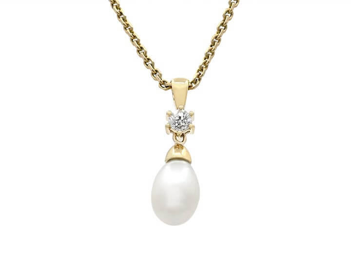 Ros' Sentimental Pearl and Diamond Pendant