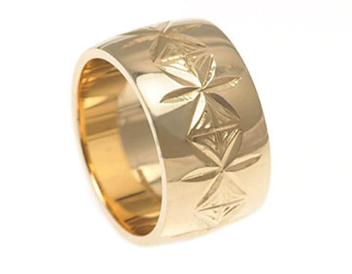 Joy's 9ct yellow gold ring with a diamond cut pattern