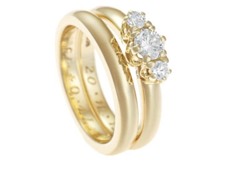 Sarah's yellow gold polished wedding ring