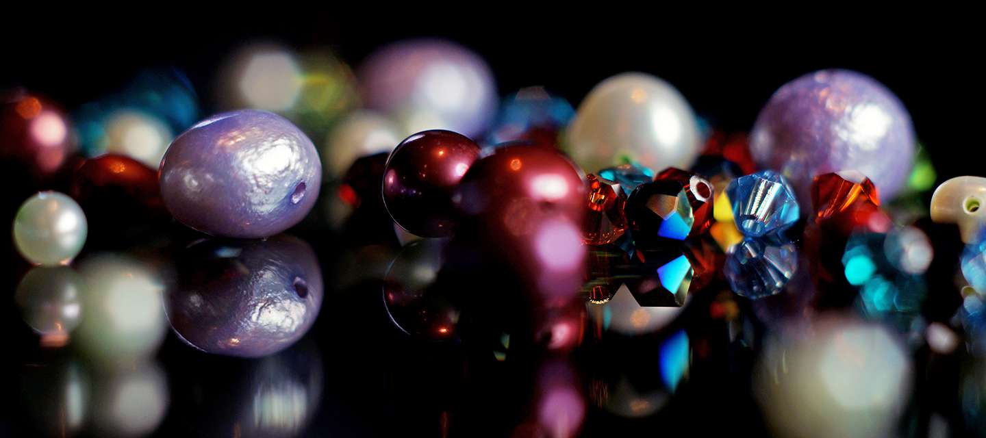 Coloured river pearls